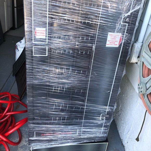 Vending Machine - Picture 1 of 3